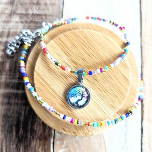 Collier perles rocaille pendentif Arbre de vie feuilles multicolores collier en perles de rocaille femme La Manche Miniature pendentif spirituel spiritualité arbre de vie