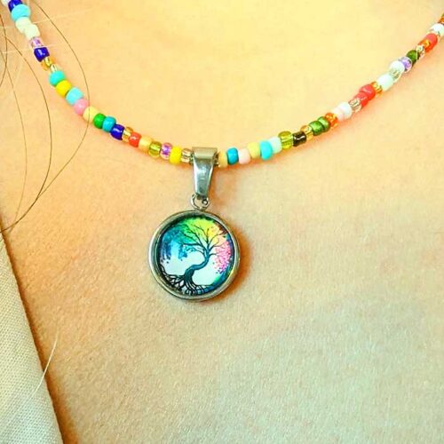 Collier perles rocaille pendentif Arbre de vie feuilles multicolores collier en perles de rocaille femme La Manche Miniature pendentif spirituel spiritualité arbre de vie